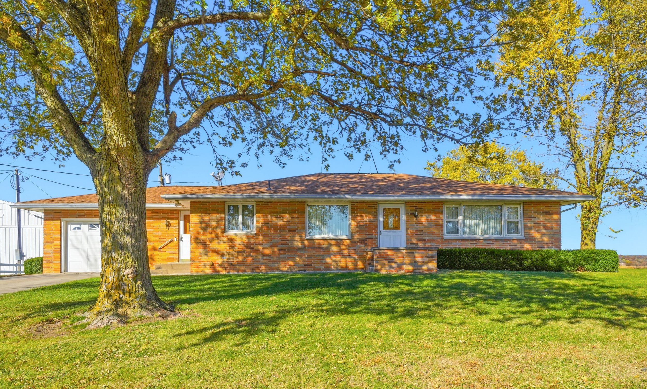 Listing Photo: 2_25871 200th ave-1